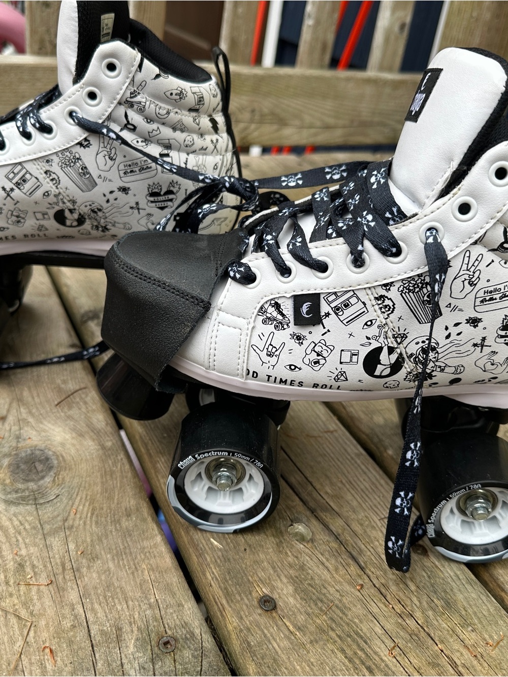 White and Black Graphic High-Top Roller Skates for Women
